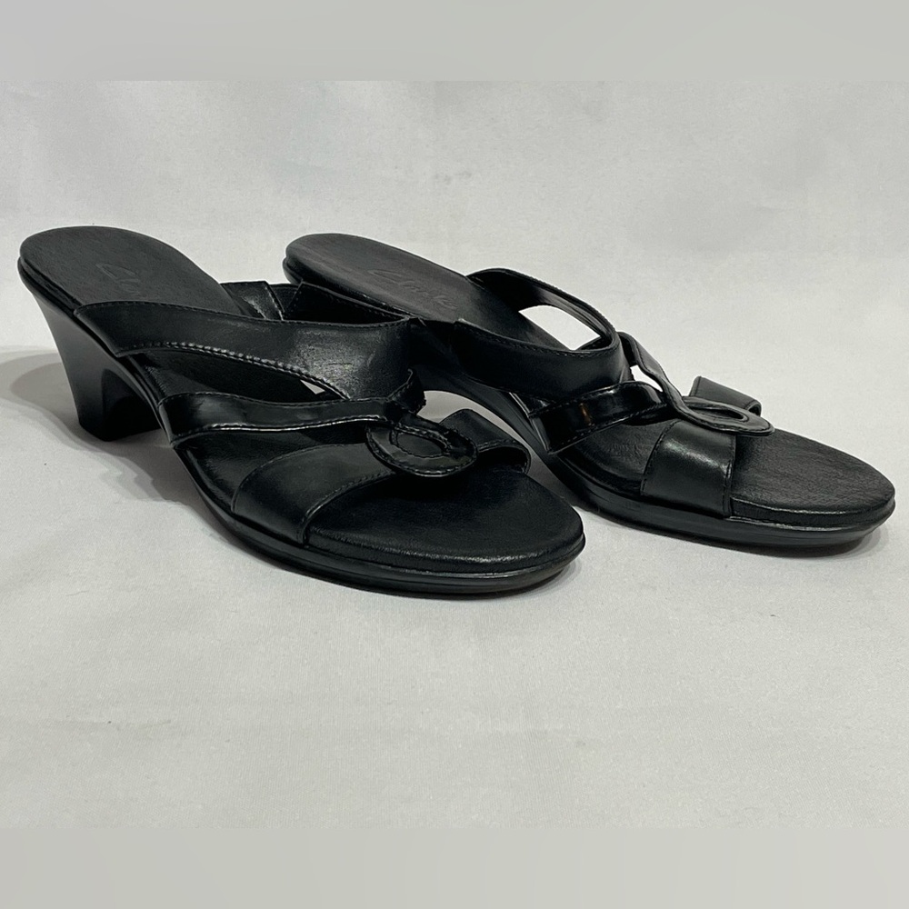 Women’s size 7 Clarks black low heel samdals leather excellent condition - Picture 3 of 7